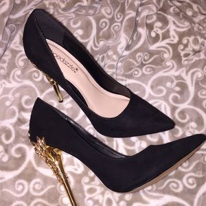 Black and gold pumps